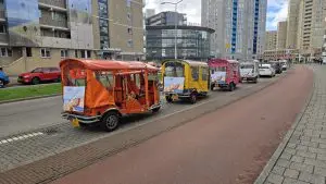 Tuk-Tuks unterwegs durch Den Haag