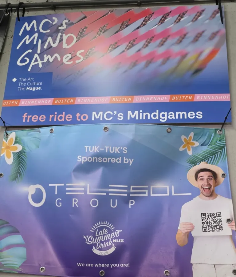 Banners MC's Mind Games en Telesol Group: gesponsorde tuk tuks
