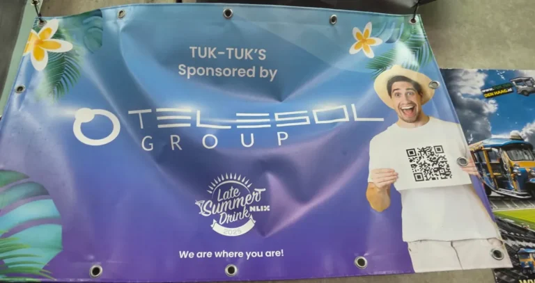 Banner Telesol Group: tuk tuks gesponsord