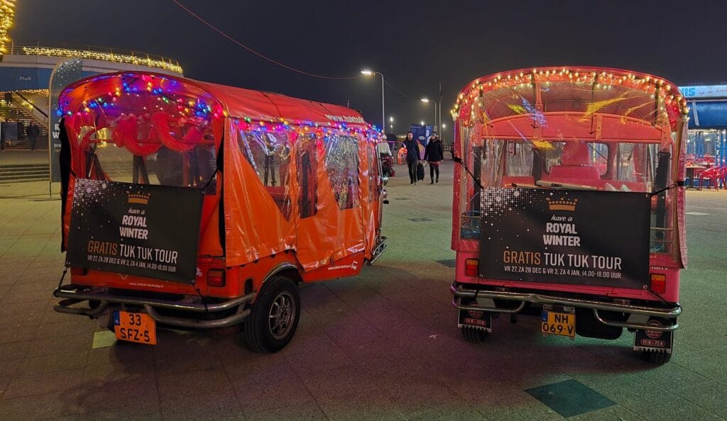 Event transport in The Hague: illuminated tuk tuk at an evening event